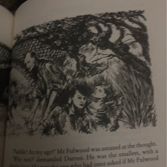 The Young Oxford Book of Ghost Stories paperback, good shape - Picture 8 of 10